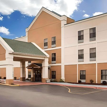 Halsted Inn And Suites Harvey - Chicago Southland Bagian luar foto